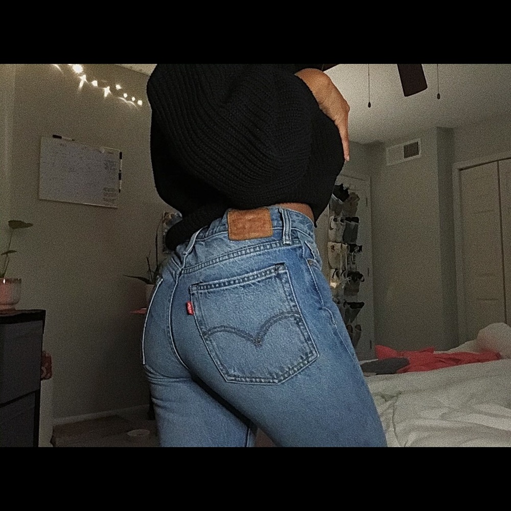 levi’s mom jeans